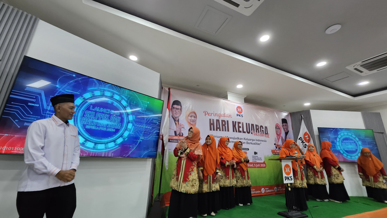 Ketua DPW PKS Jawa Timur, Bagus Prasetia Lelana, bersama jajaran Bipeka PKS Jatim meluncurkan Halo Rumah Keluarga Indonesia (Halo RKI) pada peringatan Harganas 2026.