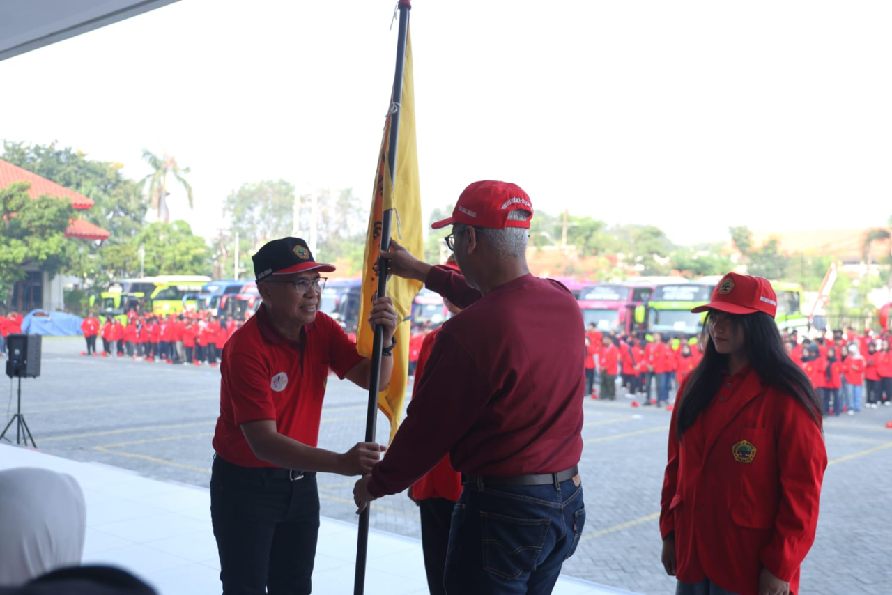 Prosesi pelepasan dosen dan mahasiswa Untag Surabaya yang akan melaksanakan KKN di Gresik