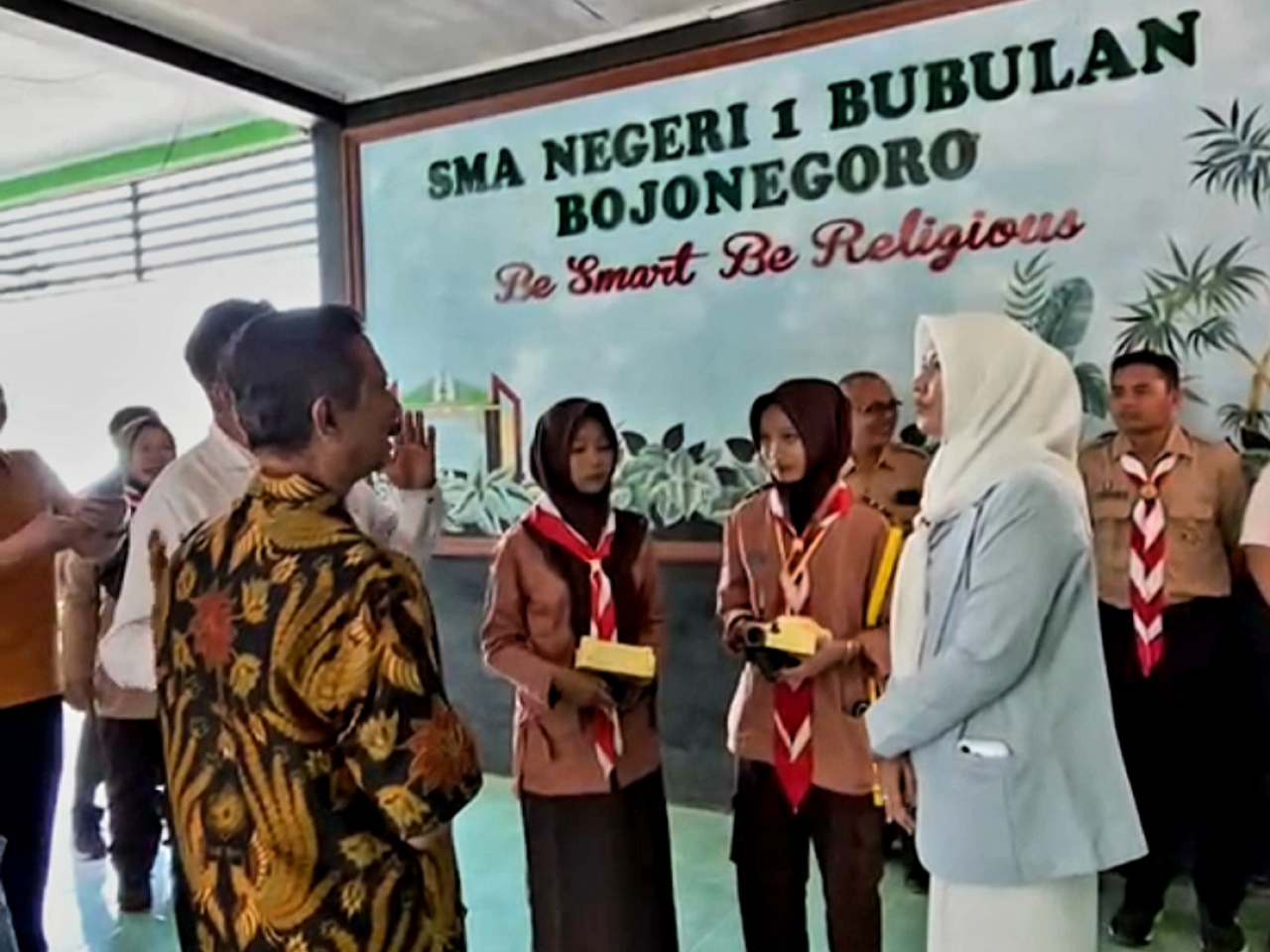 Sri Wahyuni, Wakil Ketua DPRD Jatim saat berkunjung di SMAN 1 Bubulan, Bojonegoro, Rabu (22/7/2026).