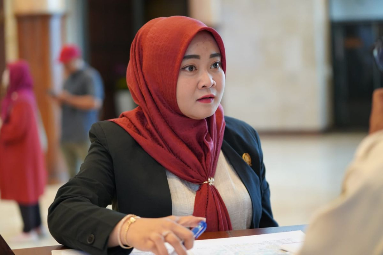 anggota Fraksi PDI Perjuangan DPRD Jawa Timur yang juga anggota Komisi E, Indriani Yulia Mariska
