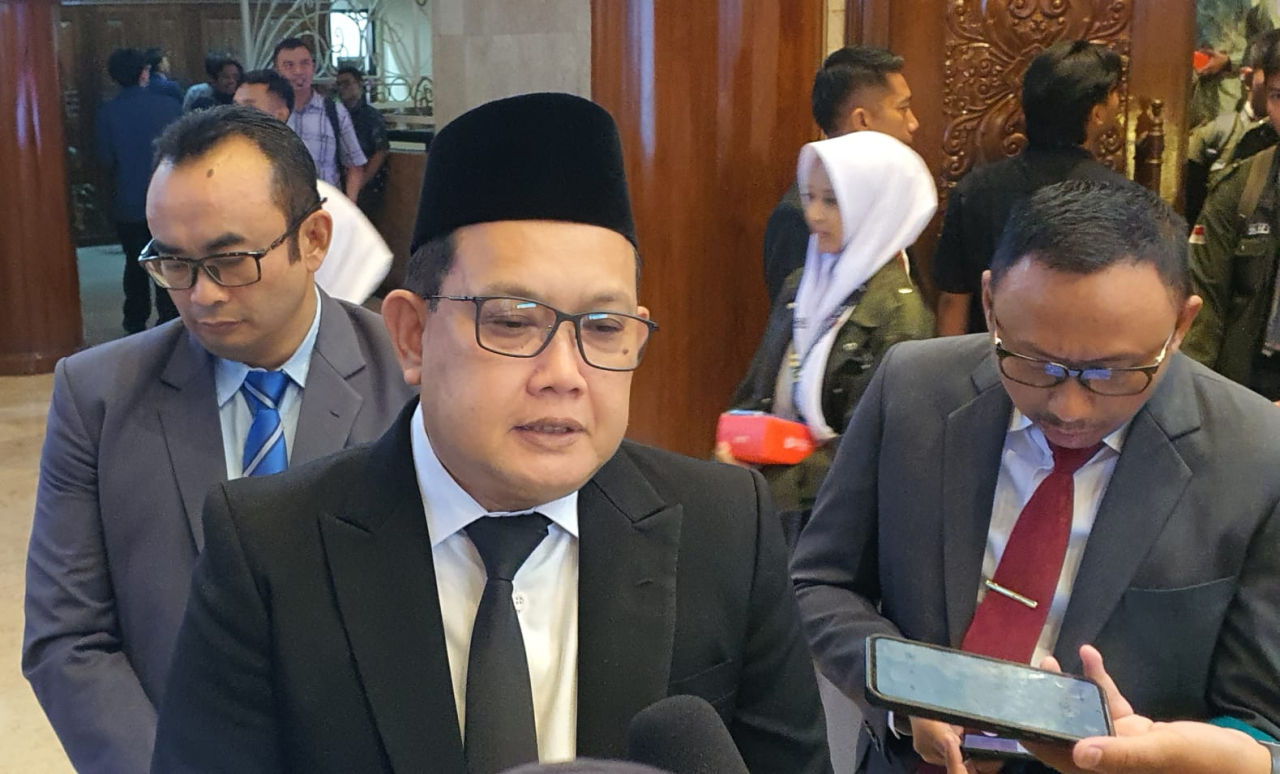 Sekdaprov Jatim Adhy Karyono saat ditemui usai menghadiri rapat Paripurna DPRD Jatim, Senin (10/8/2026).
