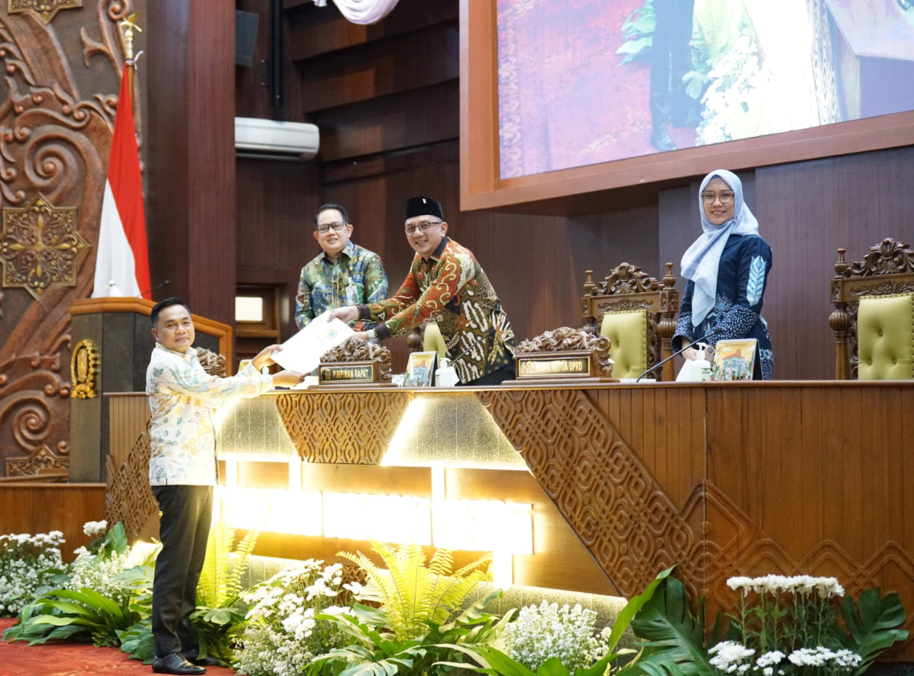 Moch Aziz, juru bicara Fraksi PAN DPRD Jatim