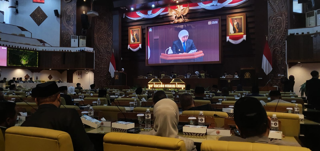 Di DPRD Jatim, Khofifah Bangga Rahmat Erwin Pecahkan Rekor Dunia Asian Games 2026