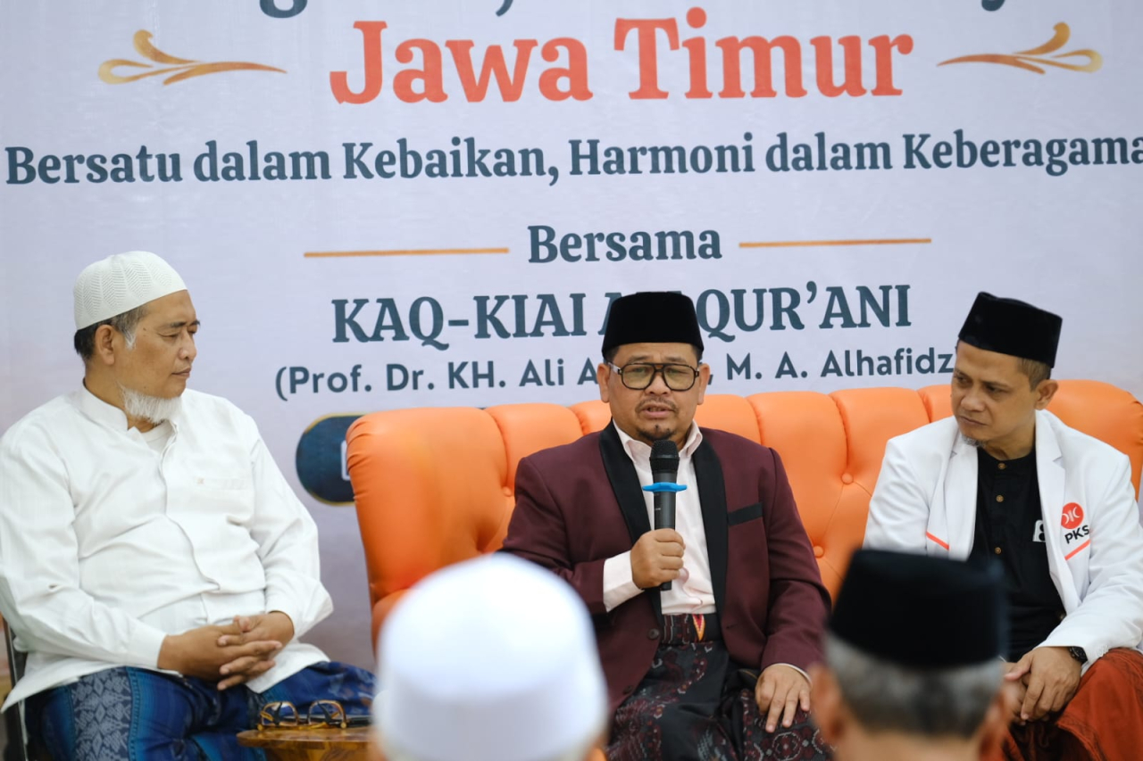 DPW PKS Jatim bersama para kiai dan tokoh masyarakat dalam Silaturahmi Tokoh Agama dan Tokoh Masyarakat Jawa Timur di Kantor DPW PKS Jatim, Sabtu (26/9/2026).