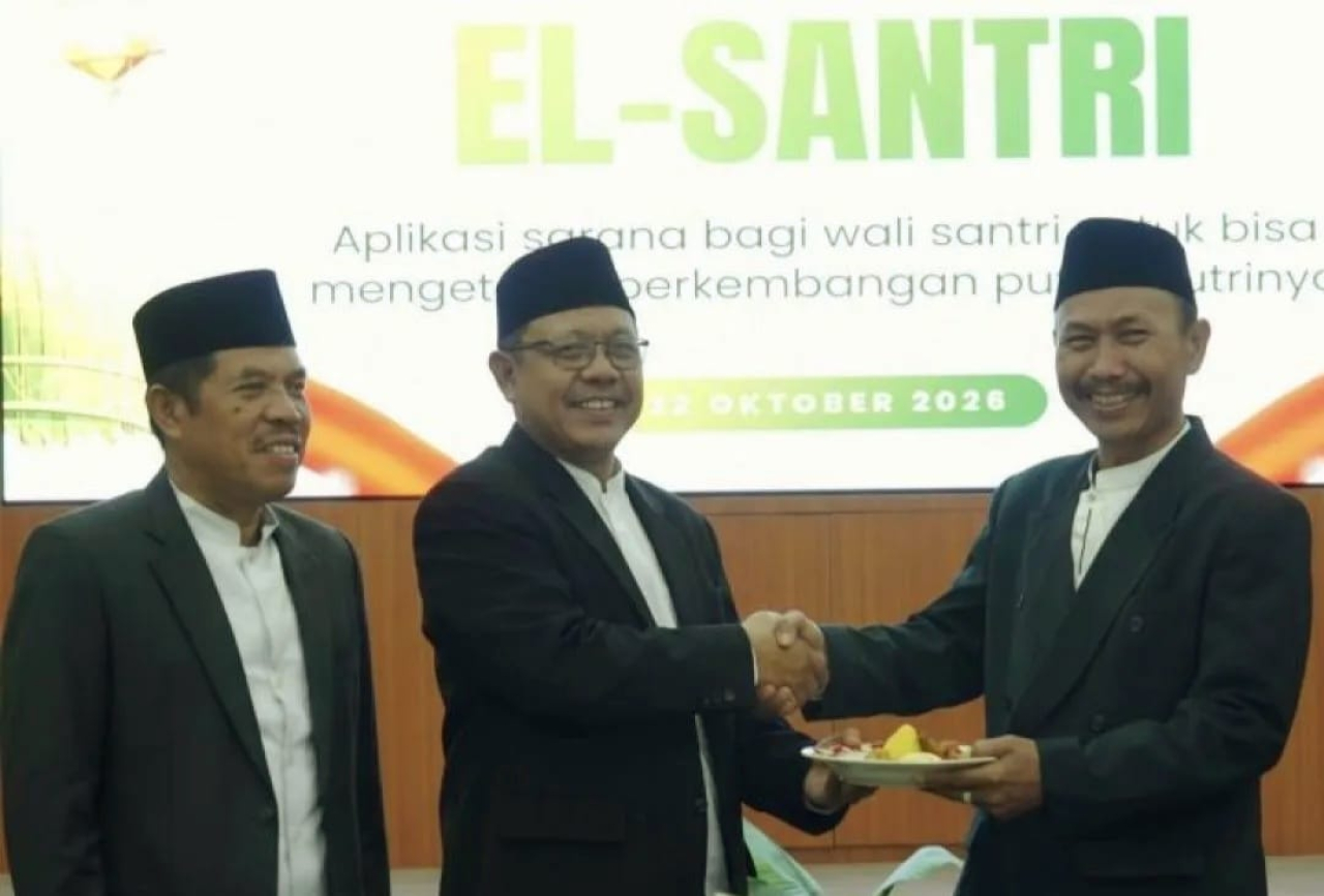 Kepala Bidang Pendidikan Diniyah dan Pondok Pesantren Kanwil Kemenag Jatim Imam Turmudi menjelaskan aplikasi El-Santri yang memudahkan orang tua memantau perkembangan hafalan, informasi kas, hingga perizinan anak selama menempuh pendidikan di pondok pesan